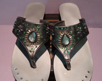 perfect condition circa 1990s WOMEN/'S TONG SANDALS Silver blue size 9.5 usa rubber sles and leather