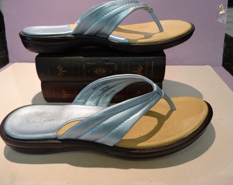 perfect condition circa 1990s WOMEN/'S TONG SANDALS Silver blue size 9.5 usa rubber sles and leather