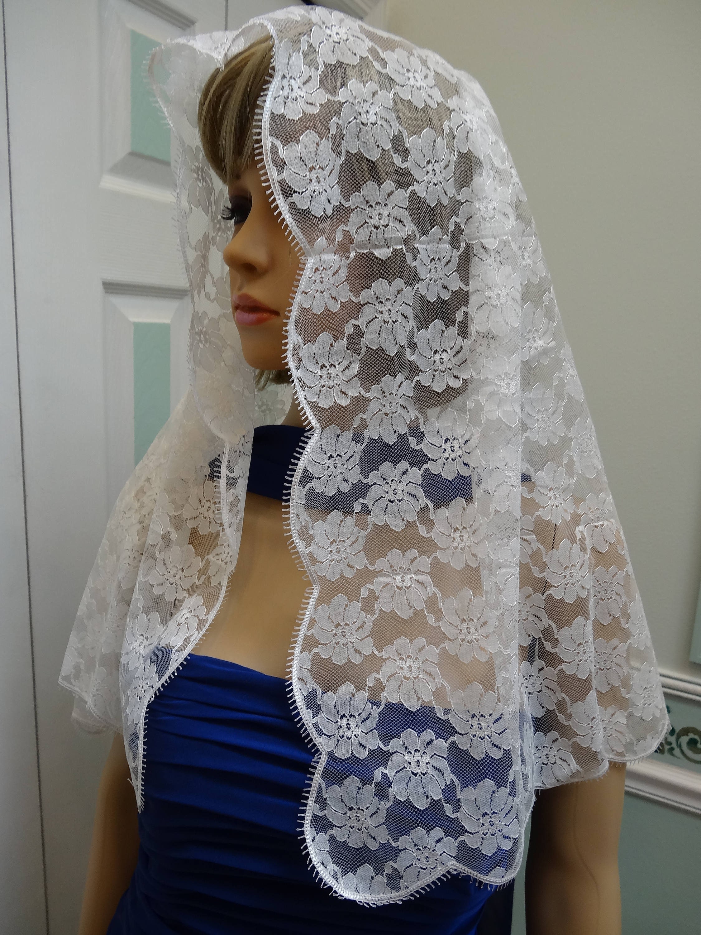 Vintage Elegant White Lace Spanish Mantilla Mantilla Wedding Veil in Lace main image 4