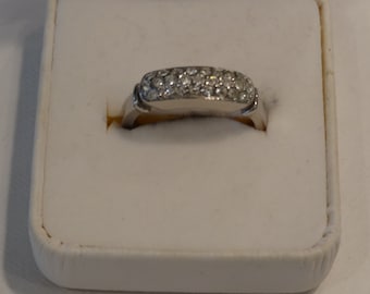 WEDDING RING, Rhinestones & Silver tone, Tara Vanessa jewelry, circa 1990's, size 9-unused