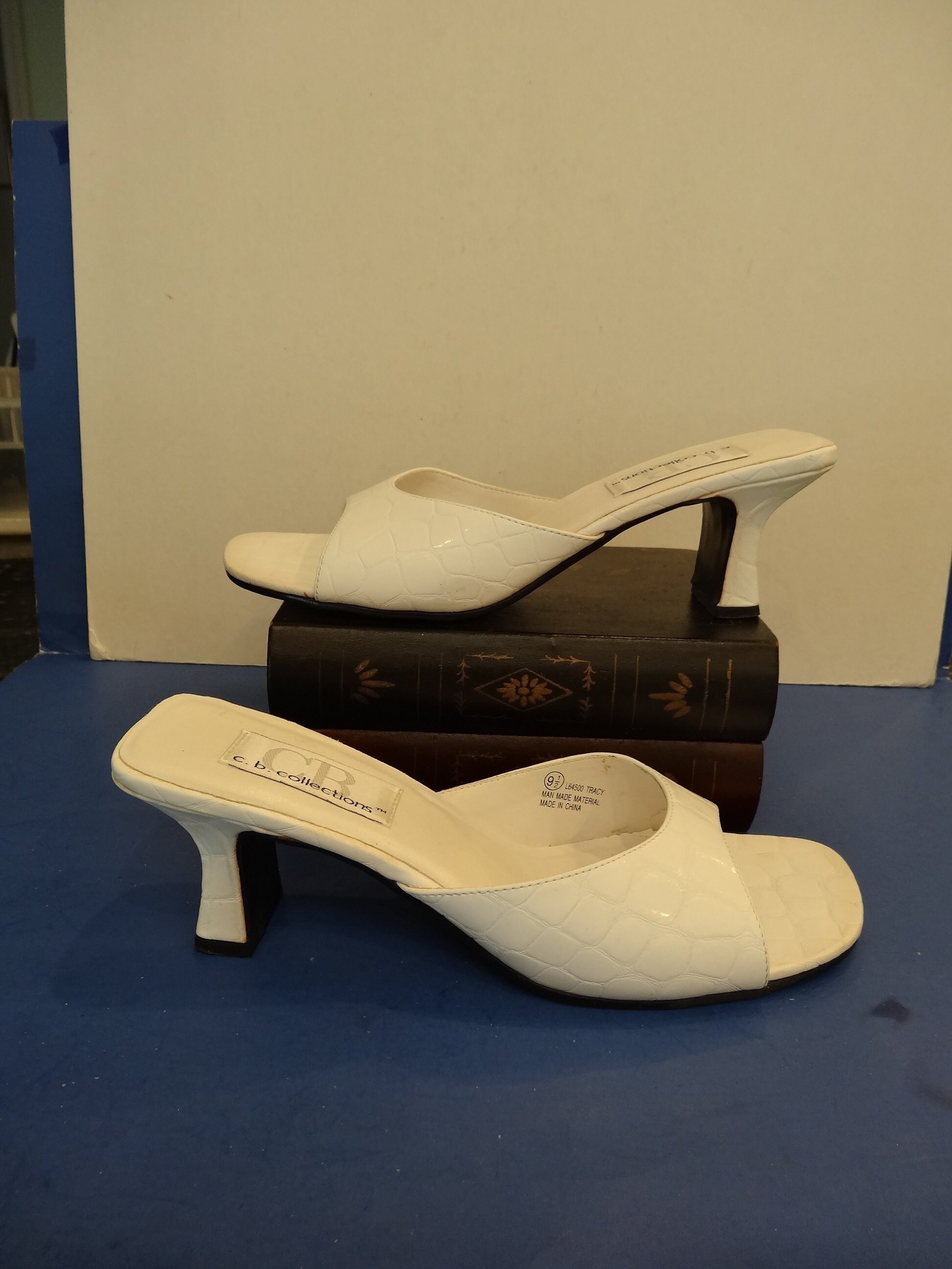 perfect condition circa 1990s WOMEN/'S TONG SANDALS Silver blue size 9.5 usa rubber sles and leather