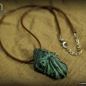 Cthulhu Idol Face Pendant with Necklace - Lovecraft Replica Gothic Horror Jewelry Oddity Artifact