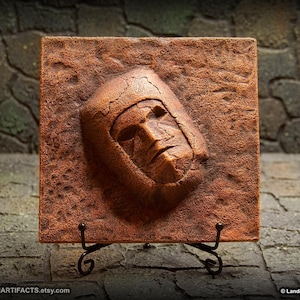 Face On Mars Diorama Sculpture with Stand Martian Alien Plaque Sci-fi Decor Area 51 Art Collectible Ancient Aliens