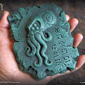 Cthulhu Idol Wall Relief Sculpture v4 - Lovecraft Prop Replica Gothic Horror Art - Green Stone Color Edition