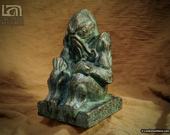 Cthulhu Idol Statue Large 8 inches - Lovecraft Prop Replica Gothic Decor Horror Art - Bronze Color Edition