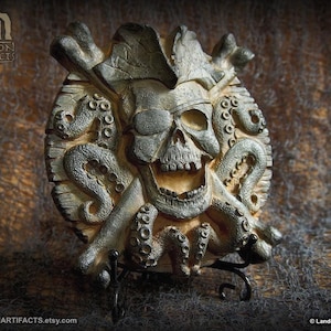 Pirate Jolly Roger Skull and Crossbones Wall Plaque Sculpture with Stand Caribbean Goonies Nautical Decor Man Cave Tiki Bar