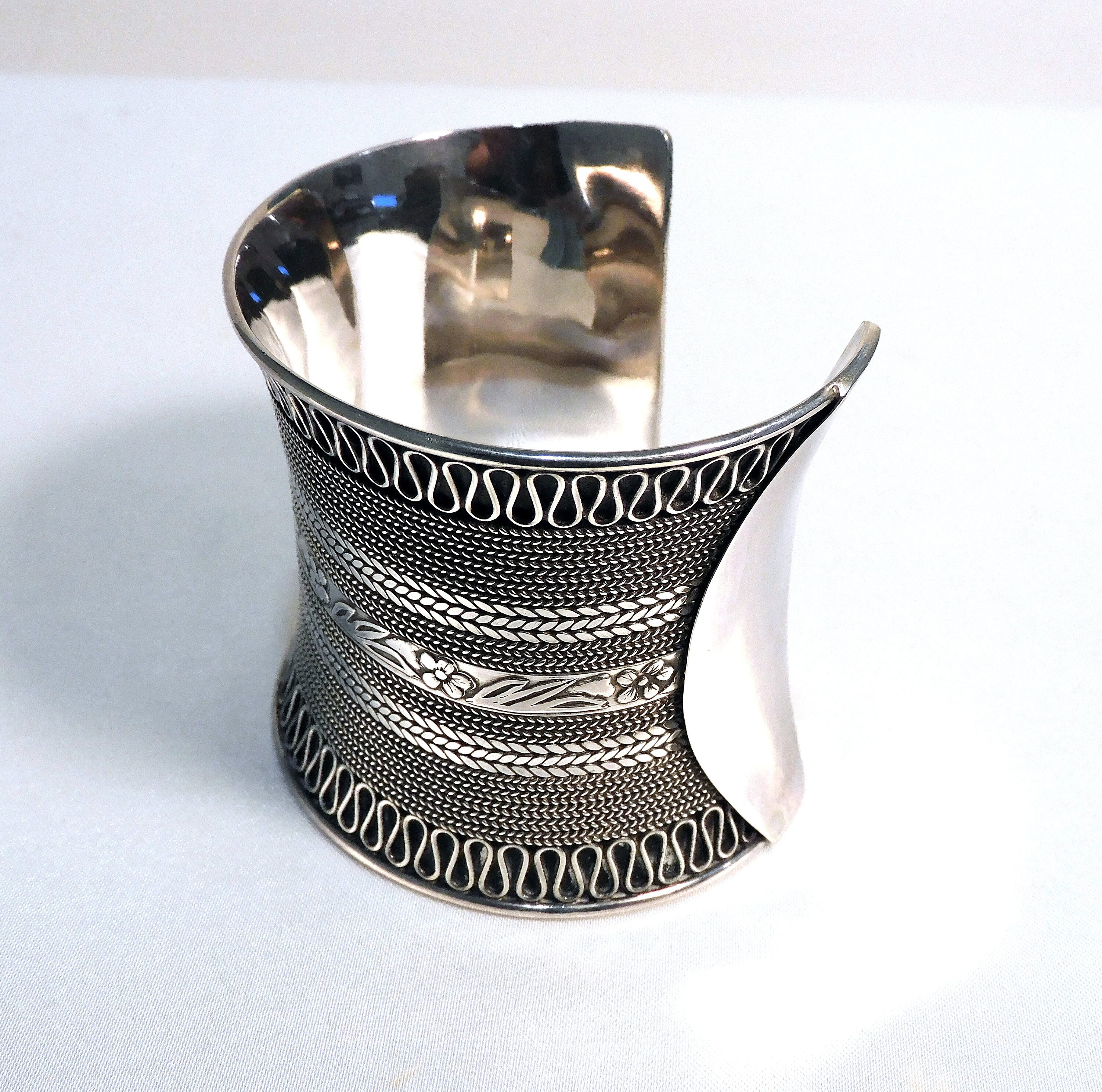 Amazing Heavy Sterling Silver Indonesian Etched Vintage 112