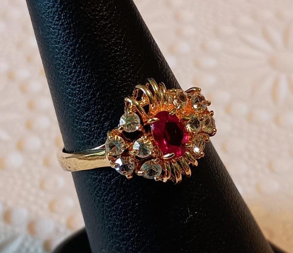 Unique 18K GE Cluster Ring with Ruby Red Focal St… - image 1