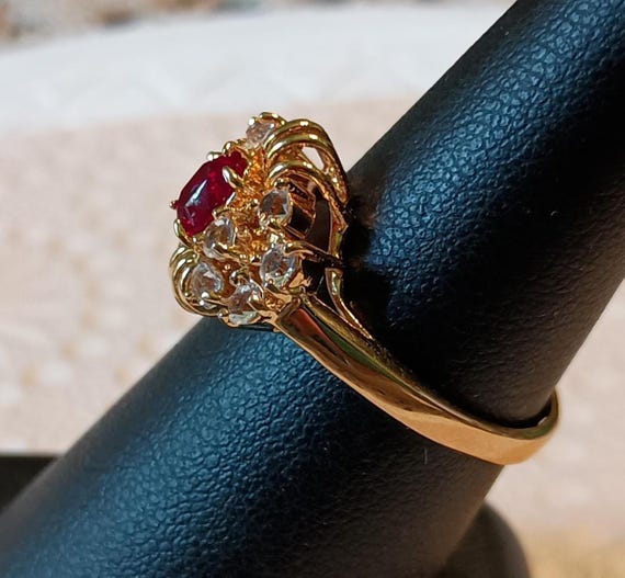 Unique 18K GE Cluster Ring with Ruby Red Focal St… - image 2