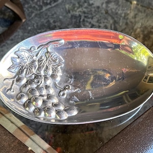 Vintage Mariposa Brilliante Cast Aluminum Grapes Cluster Oval Serving Bowl Dish
