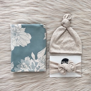 Conjunto de fraldas para bebê, “Eloise” Light Teal Floral, chapéu canelado de aveia, faixa de cabeça para bebê, cobertor de fraldas, conjunto de bebê de hospital, presente, fralda elástica