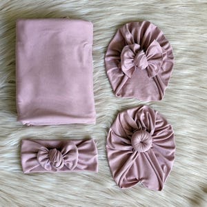 Conjunto de fraldas para bebê em "Cora" Pale Mauve com turbante combinando, acessório para foto de bebê, turbante de laço, turbante de coque, conjunto de hospital, presente para bebê,