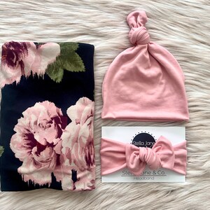 Conjunto de fraldas para bebê, “Saylor” Malva e Blush Floral em Preto, Chapéu Blush, faixa de cabeça para bebê, conjunto de hospital, presente para bebê, fralda elástica,