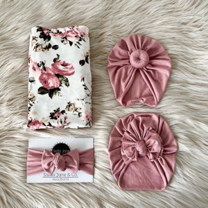 Baby Swaddle-Set in "Tessa" Rosa und Elfenbein geblümt, Blush Turban, Baby Fotorequisite, Krankenhaus Set, Baby Geschenk, Baby Fotorequisite, Baby Wrap