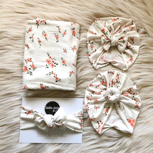 Conjunto de fraldas para bebê em "Camila" Coral floral em Marfim com turbante combinando, faixa de cabeça, acessório para foto de bebê, conjunto de hospital, presente para bebê,