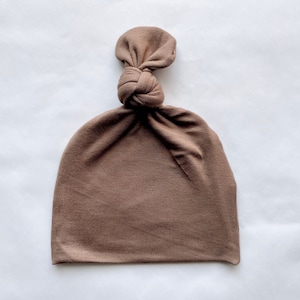 Gorro de nó alto para bebê em marrom escuro Gorro de nó alto, presente para bebê, presente para menina, gorros para recém-nascido, gorro para bebê, gorro para hospital para bebê