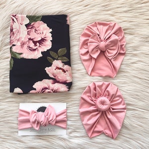 Conjunto de fraldas para bebê em "Saylor" Blush e Floral Mauve em Preto com Turbante Blush, faixa de cabeça, acessório para foto de bebê, conjunto de hospital, presente para bebê,
