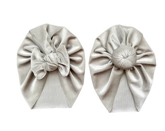Turbante de bebé de terciopelo gris plateado: estilo lazo o moño