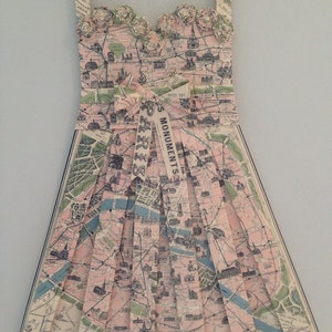PARIS - robe carte vintage 26 x 18 po - rosaces, tenture murale pour chambre de bébé, chambre de fille, art mural, robe en papier suspendue