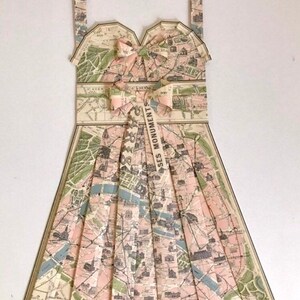 PARIS - Robe de carte de Paris vintage pliée à la main de 26 x 18 po. - Chambre de bébé, robe en papier pliée, nœuds, art mural, Miss Paris