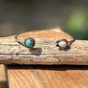 Bracelet manchette fendu en opale rose et turquoise