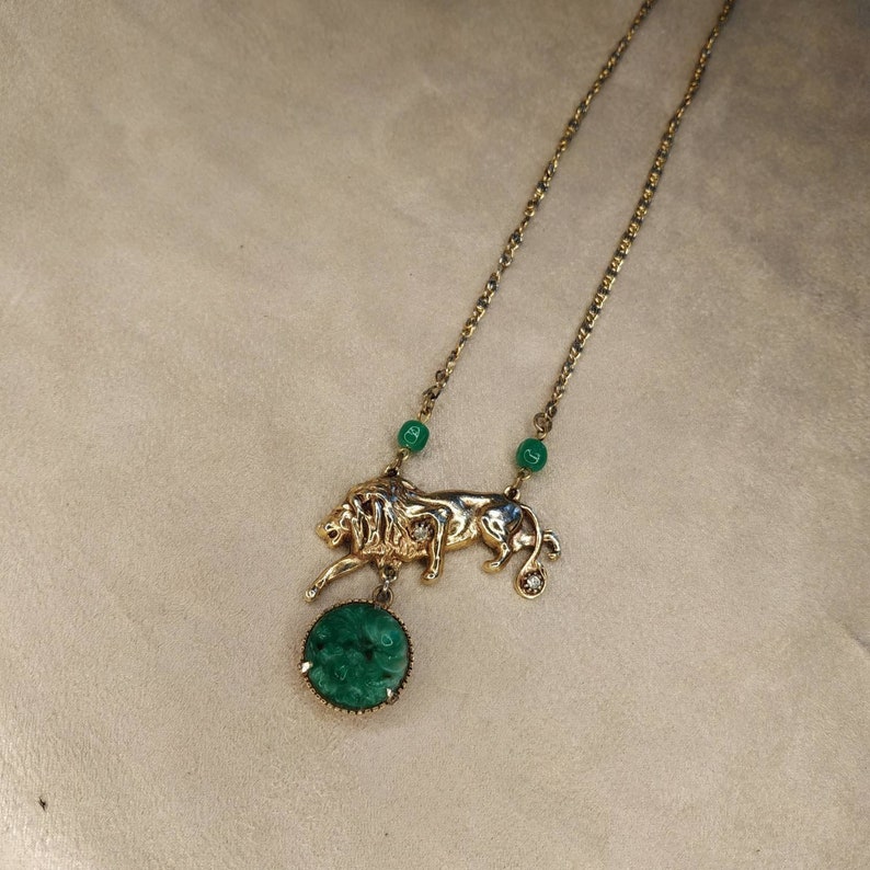 Vintage Florenza Lion Necklace Gold plated Jase glass