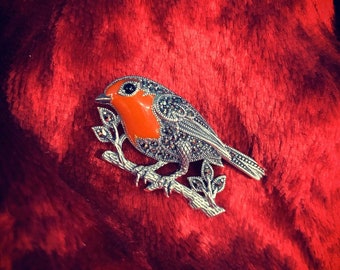 Broche Robin de plata y rojo