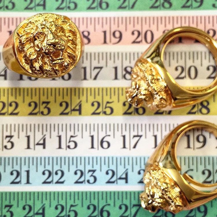 Jewellery Rings Signet Rings Fraternal & Class Rings Bill Skinner Gold Lion Ring Sovereign Signet Unisex 