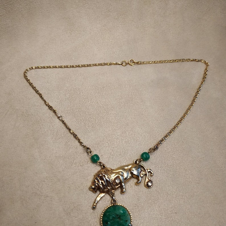 Vintage Florenza Lion Necklace Gold plated Jase glass