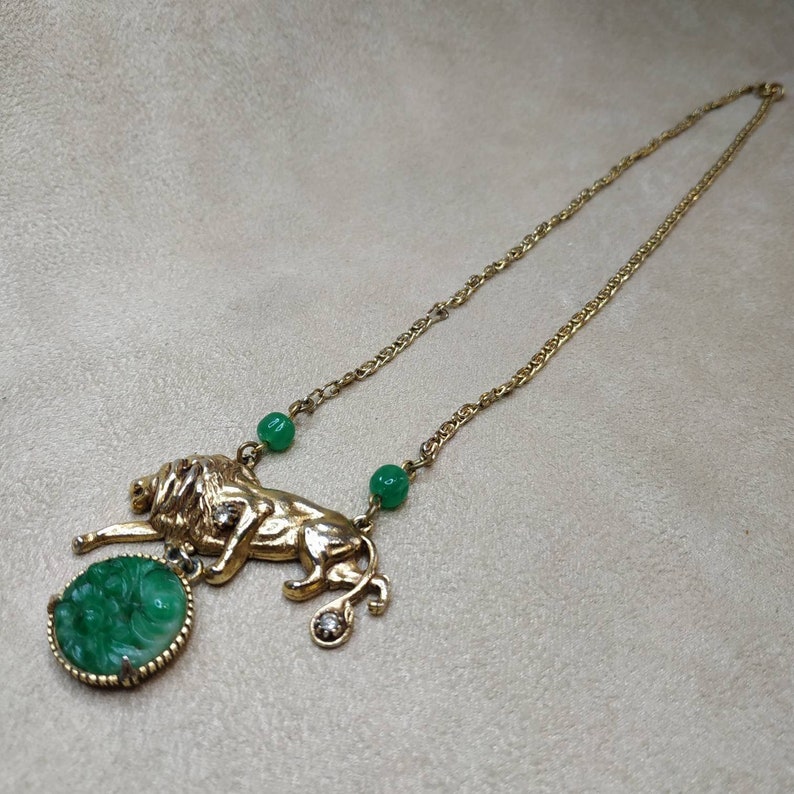 Vintage Florenza Lion Necklace Gold plated Jase glass