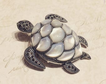 Turtle Brooch in Mother of Pearl silver marcasite