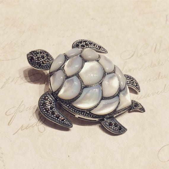Turtle brooch pin online