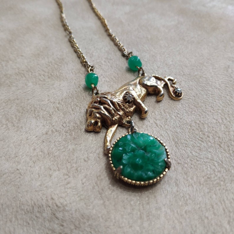 Vintage Florenza Lion Necklace Gold plated Jase glass