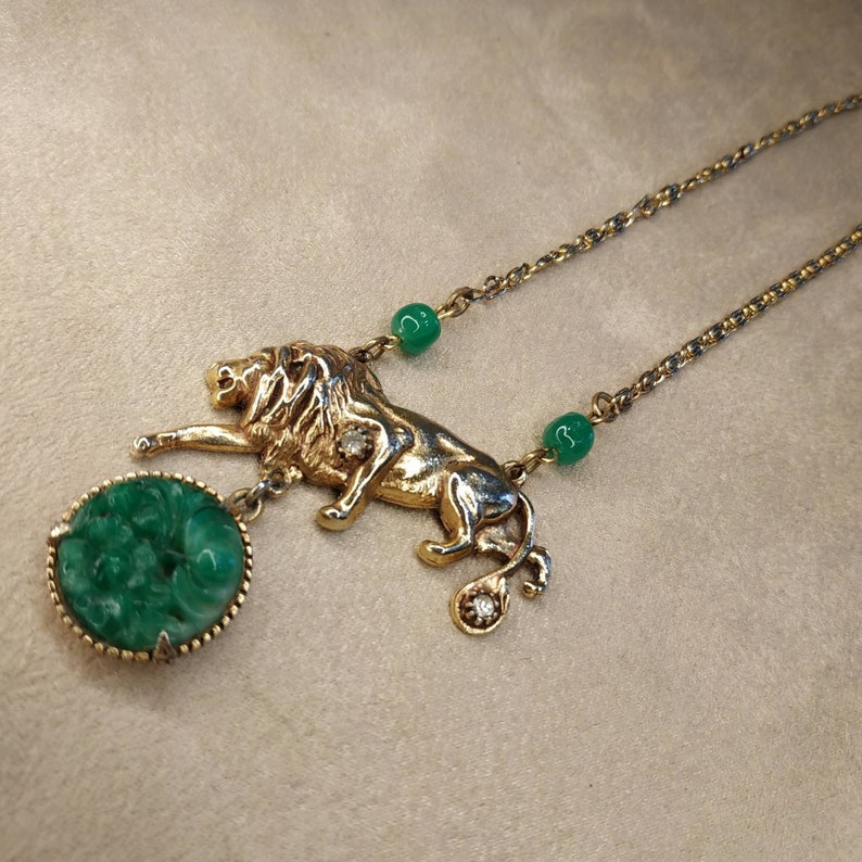 Vintage Florenza Lion Necklace Gold plated Jase glass