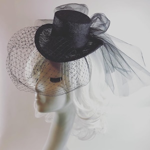 Mini cappello a cilindro nero - Fascinator nero - Cappello a cilindro in miniatura - Cappello equestre - Cappello funebre - Mini cappelli - Cappello Steampunk - Piccolo cappello a cilindro nero
