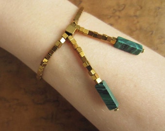 Gold malachite bracelet Art Deco malachite jewelry Minimalist gold bead stretch bracelet Green stone bracelet Gift for her