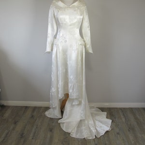 1940&#39;s 1950&#39;s Fluid Satin Ivory/Light Cream Damask Long Wedding Dress with Train  Bust 34&quot; - 35&quot;  Bust 90cm