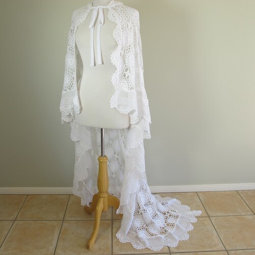 DRAMATIC Vintage Crochet Lace White Wedding Cape Capelet shops Train