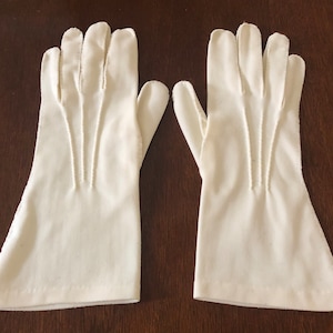 Vintage Woman’s Gloves, Off White, Size 7 to 7-1/2. Formal Wear, Accessory