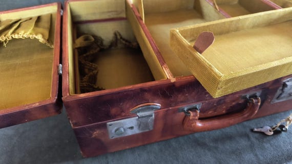 RARE Leather Vanity Train Case - image 2