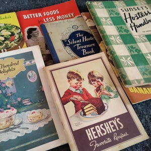 Lot of vintage cookbooks/ pamphlets