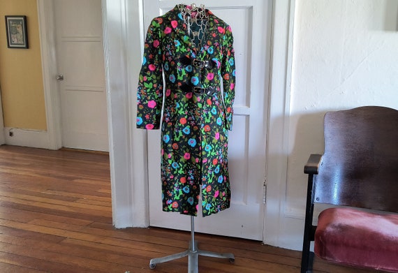 Amazing 60s bright floral coat - image 1