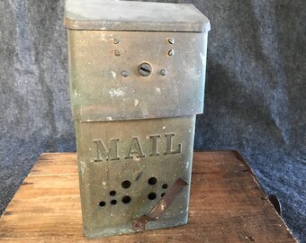 Great vintage metal mail box