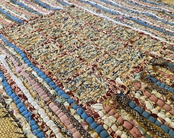 Antique hooked rag rug