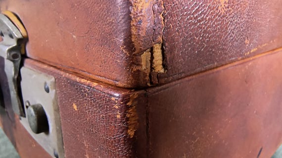 RARE Leather Vanity Train Case - image 10