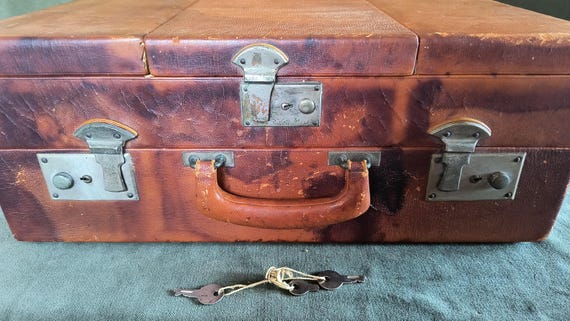 RARE Leather Vanity Train Case - image 5