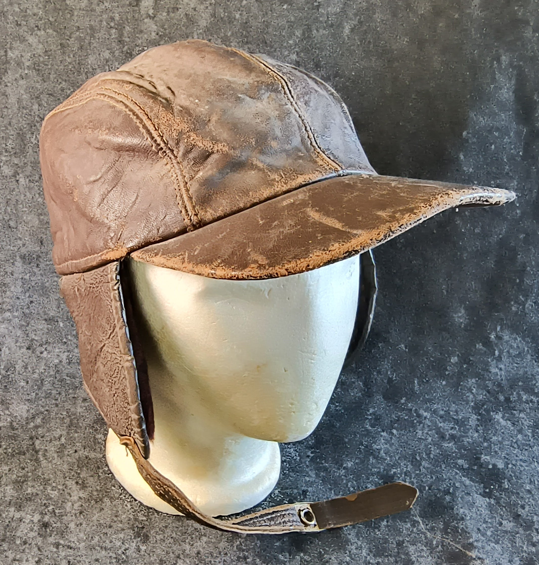 低価格で大人気の Vintage Etsy - Cap Hunter's Leather Brown 帽子