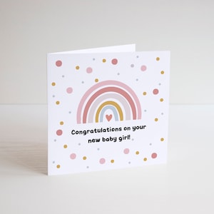 Rainbow Spotty Félicitations Nouvelle carte de bébé fille | Carte carrée en lin blanc