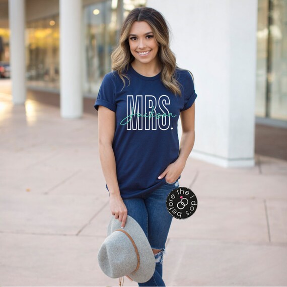 Conjunto de camisetas personalizadas con apellidos de Sr. y Sra. Camisetas de luna de miel Camisetas de recien casados Camisetas de boda para parejas Camisetas para el y para ella 2099 2T