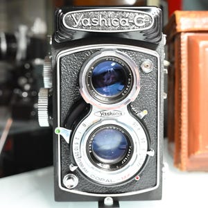 Yashica C Medium Format  TLR film camera - Film tested and working in excellent condition